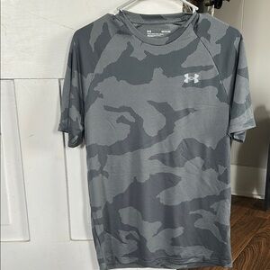 Under Armour Men's Gray Camo Shirt